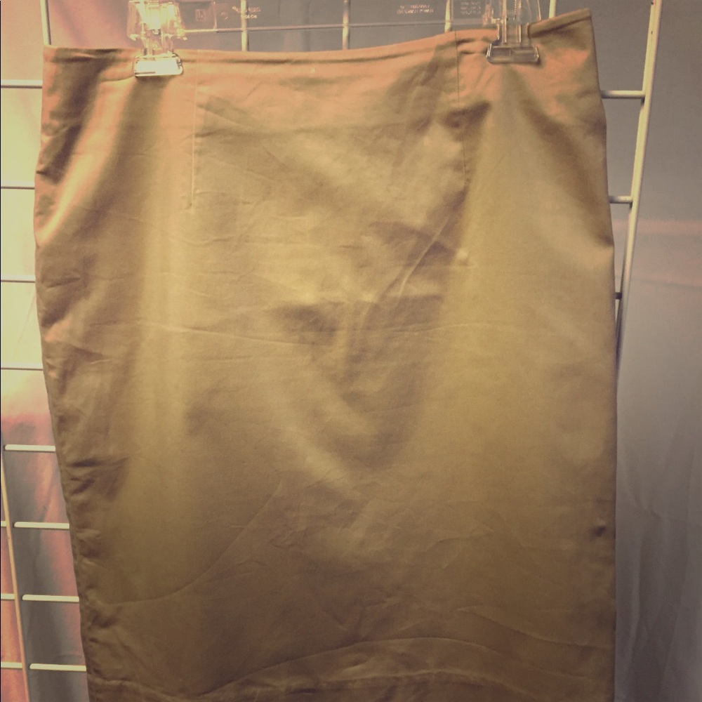 Tan cotton skirt.